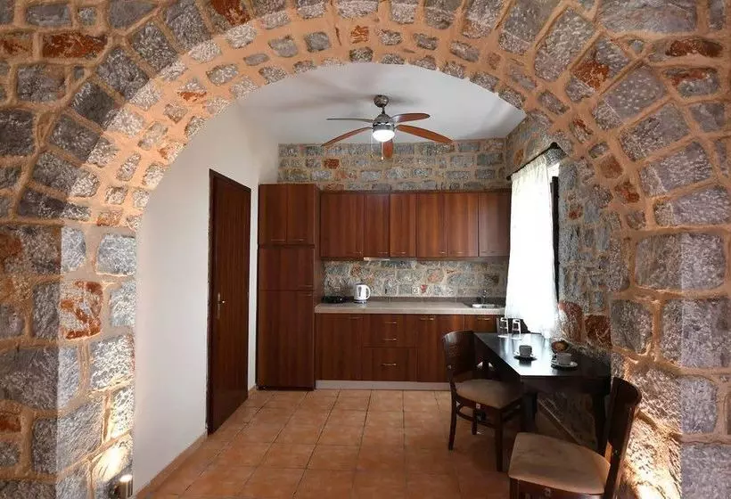 Achelatis Traditonal Guest House