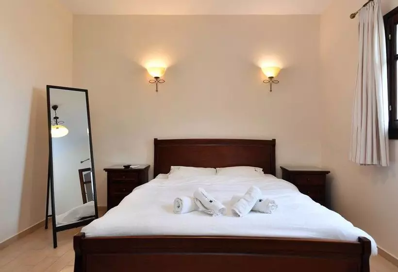 Achelatis Traditonal Guest House