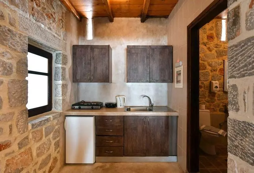 Achelatis Traditonal Guest House