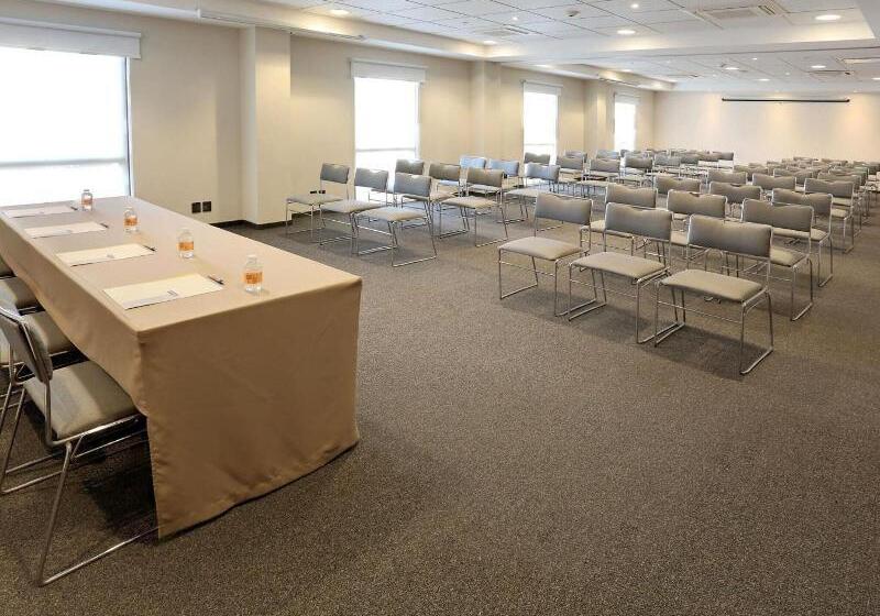 Отель City Express By Marriott Oaxaca