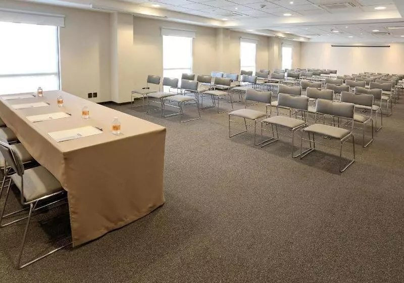 فندق City Express By Marriott Oaxaca