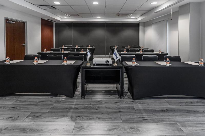 Отель City Express By Marriott Oaxaca