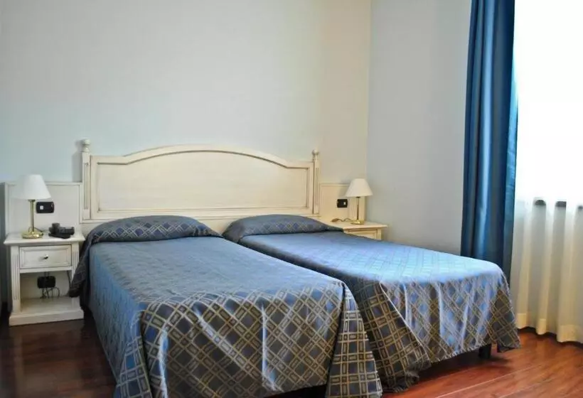 Отель International