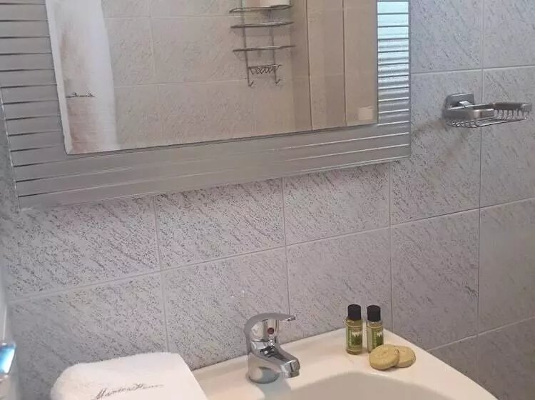 The Beach House Apartments & Studios