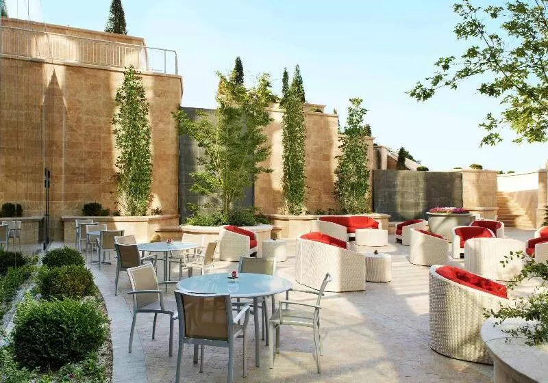 هتل Fairmont Baku Flame Towers