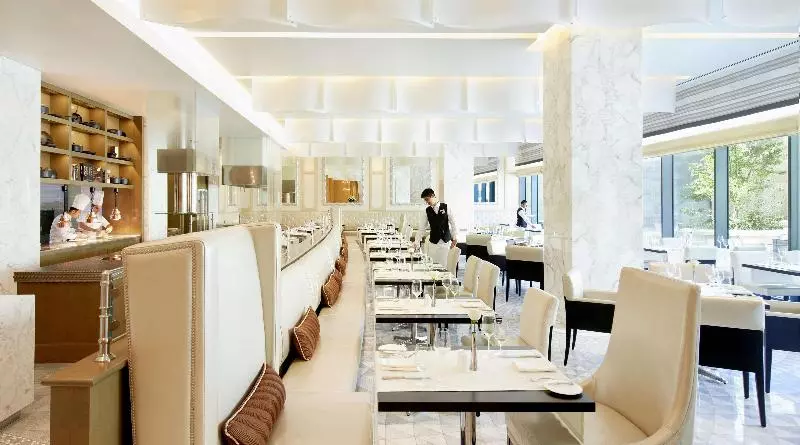 هتل Fairmont Baku Flame Towers