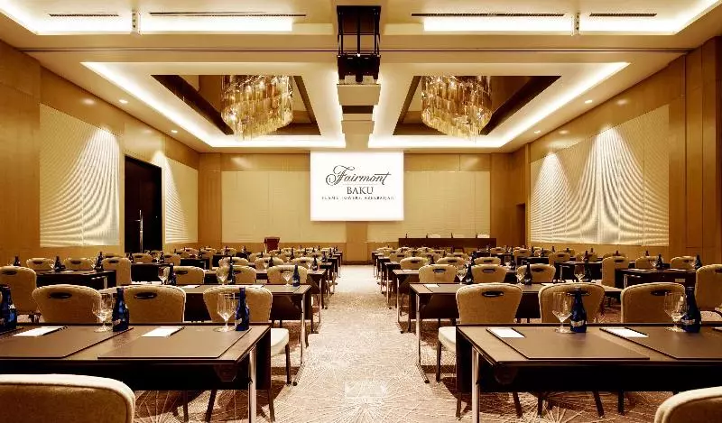 هتل Fairmont Baku Flame Towers