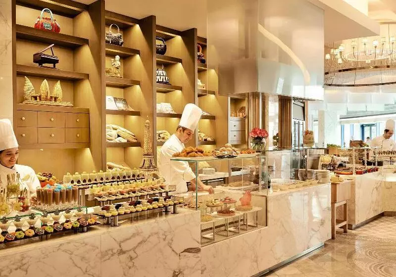 هتل Fairmont Baku Flame Towers