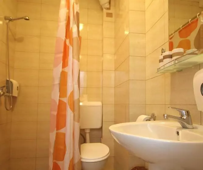 هتل Guesthouse Anja