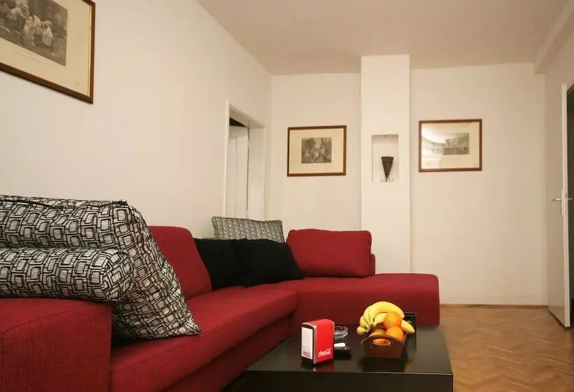 هتل Guesthouse Anja