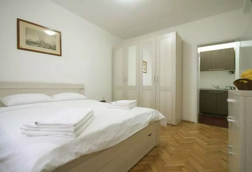 هتل Guesthouse Anja