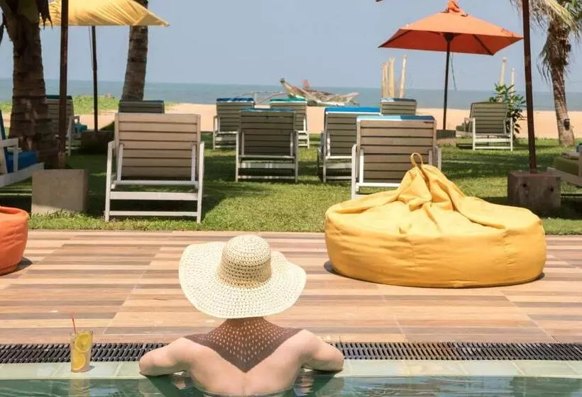 Отель J Negombo
