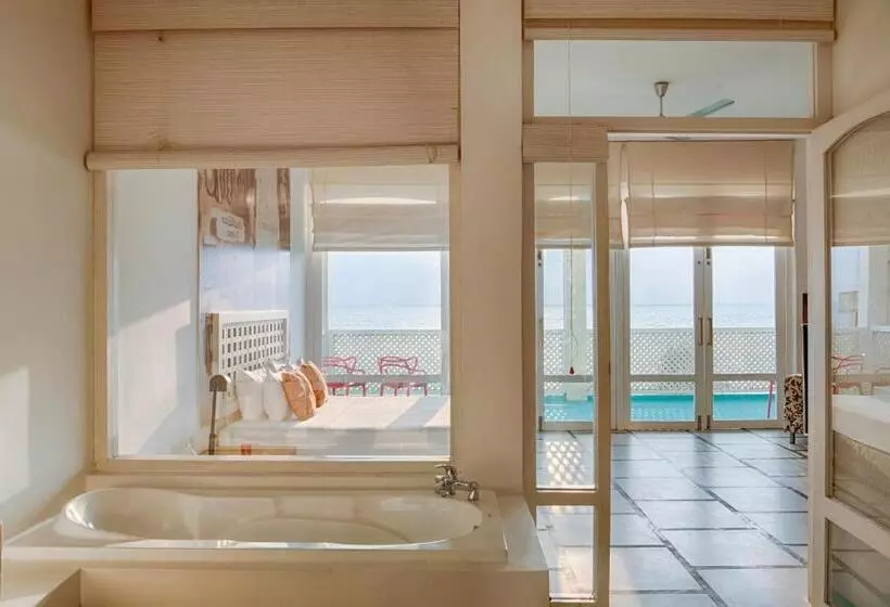 Отель J Negombo