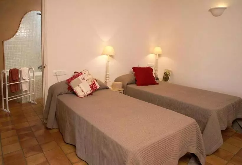 هتل La Plaça Madremanya