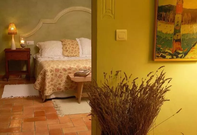 هتل La Plaça Madremanya