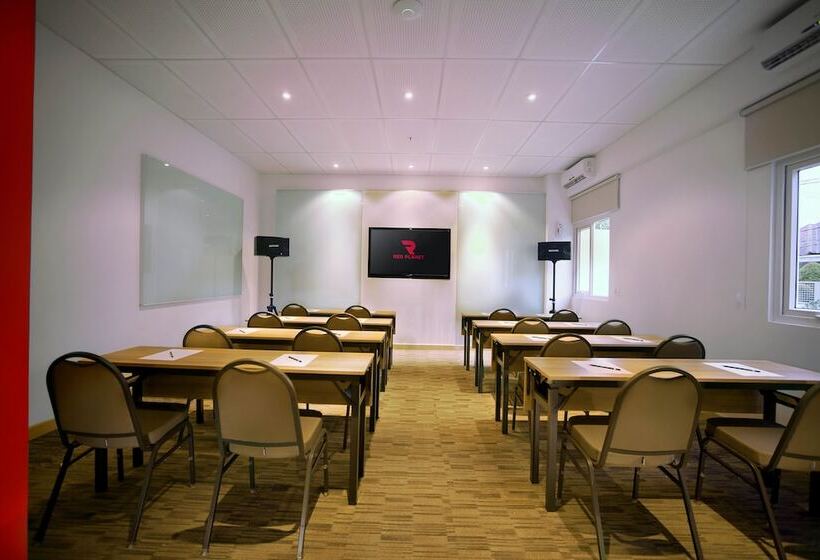 בית מלון כפרי Red Planet Pekanbaru