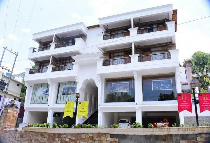 هتل Aaroham The Watergate