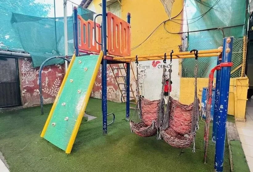 Hotelli Farmhouse Residency