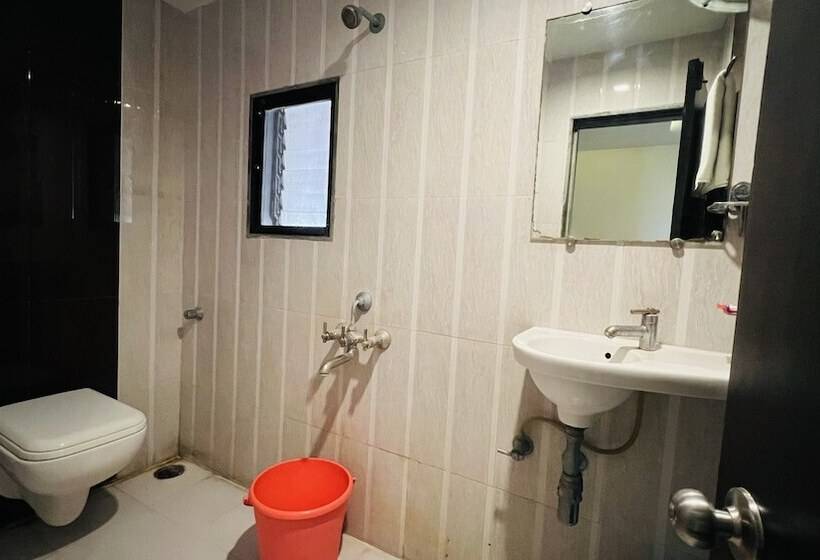 Отель Farmhouse Residency