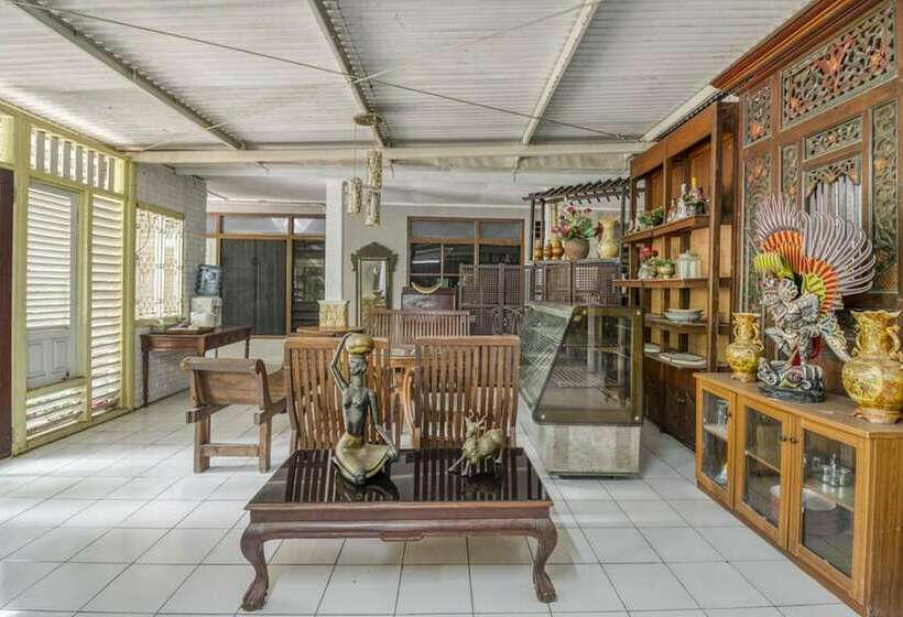 호텔 Reddoorz Hostel Near Adisucipto Airport Yogyakarta