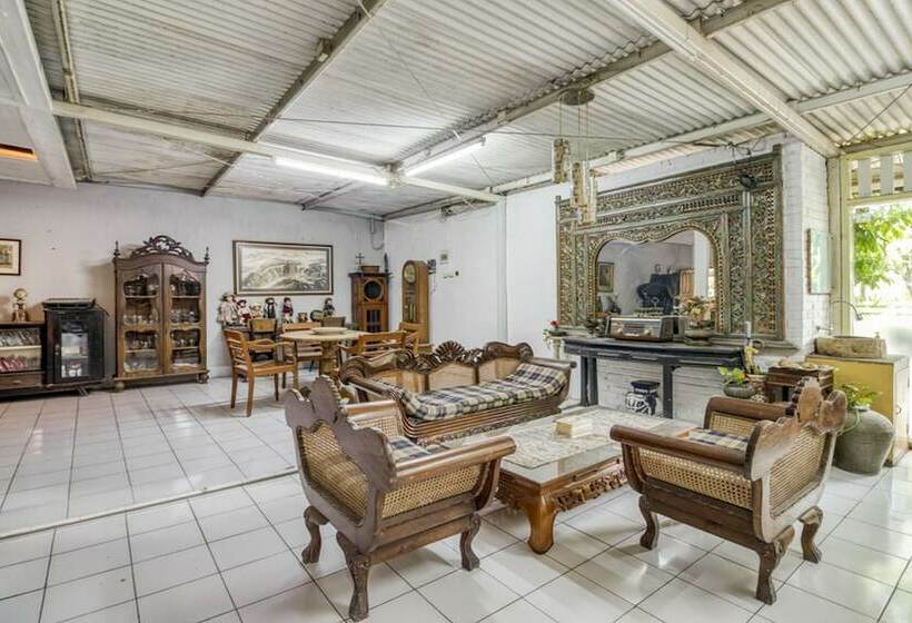 호텔 Reddoorz Hostel Near Adisucipto Airport Yogyakarta