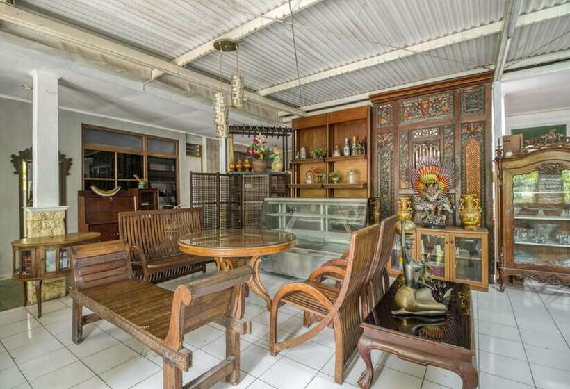 호텔 Reddoorz Hostel Near Adisucipto Airport Yogyakarta