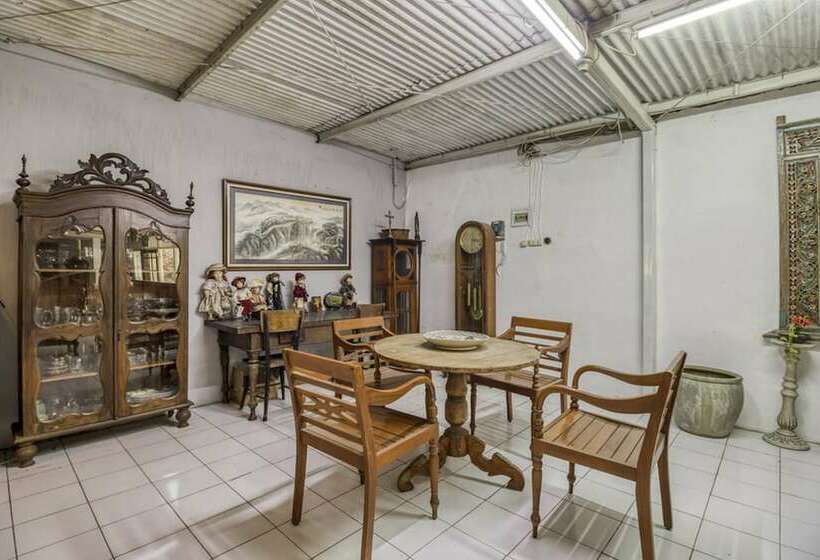 호텔 Reddoorz Hostel Near Adisucipto Airport Yogyakarta