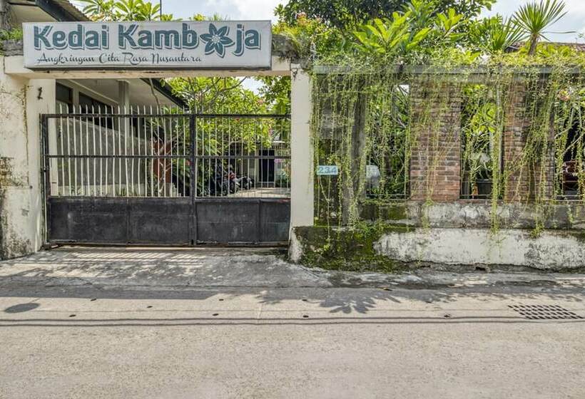 호텔 Reddoorz Hostel Near Adisucipto Airport Yogyakarta