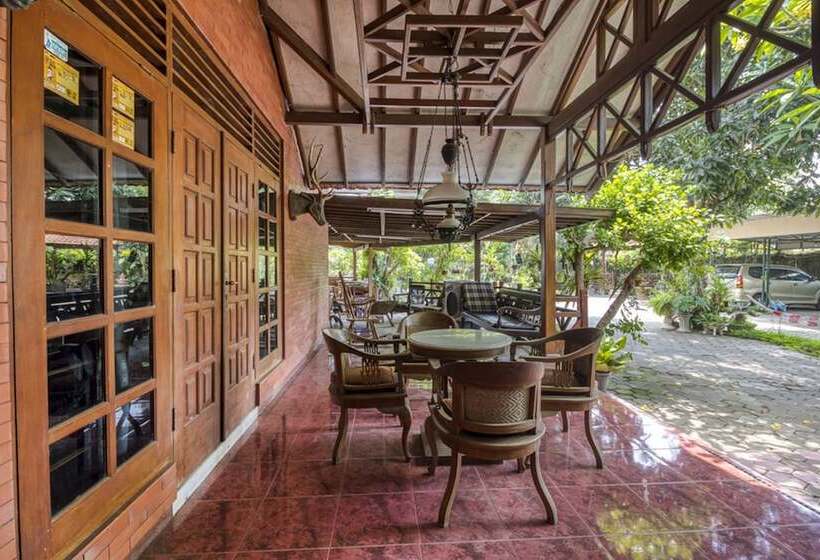 호텔 Reddoorz Hostel Near Adisucipto Airport Yogyakarta