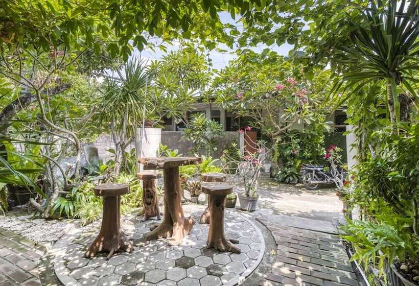 호텔 Reddoorz Hostel Near Adisucipto Airport Yogyakarta