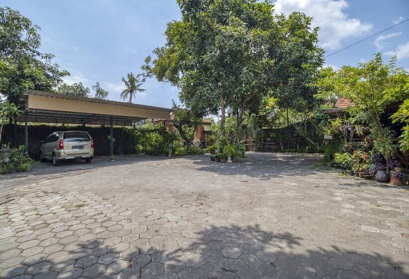 호텔 Reddoorz Hostel Near Adisucipto Airport Yogyakarta