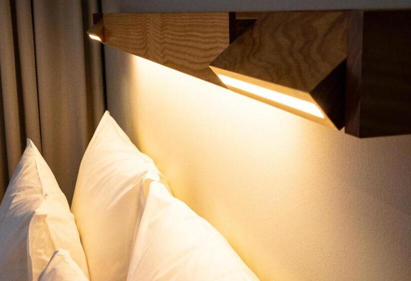 Pensione A House In Estoril  Adults Only