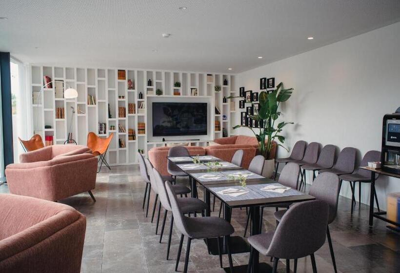 Pensione A House In Estoril  Adults Only