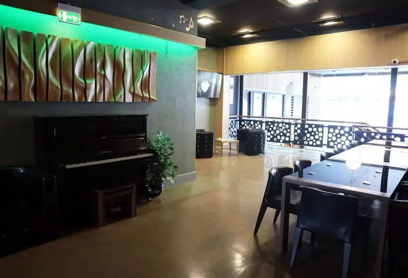 Otel Eidsvoll Express