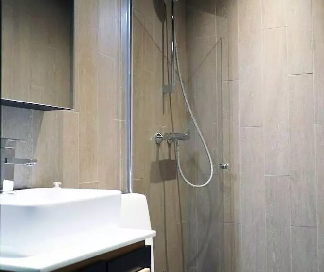 Otel Eidsvoll Express