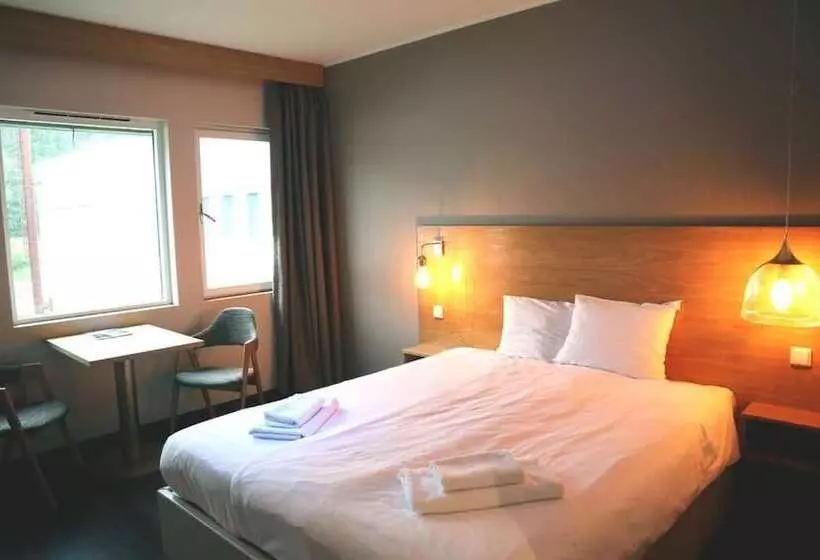 Otel Eidsvoll Express