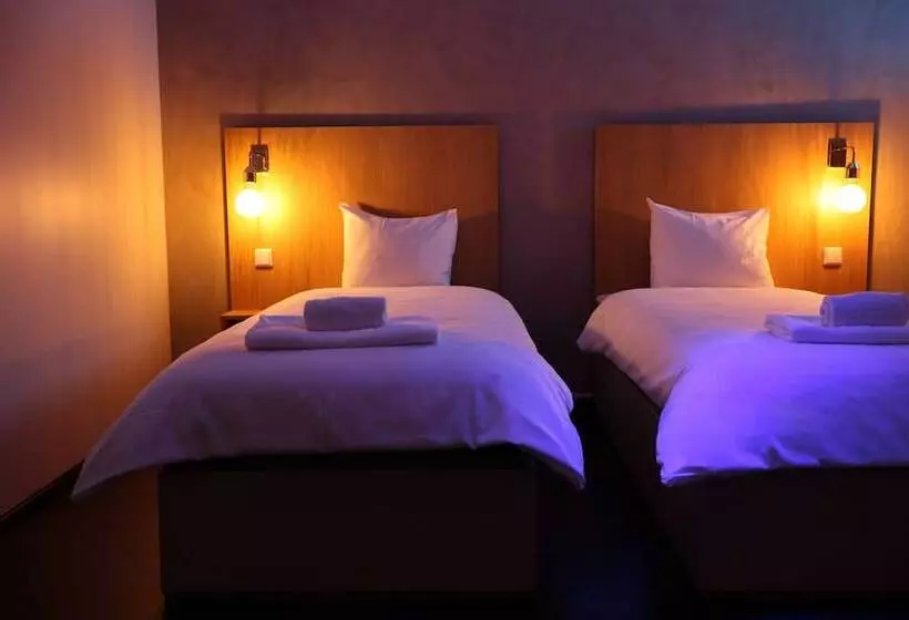 Otel Eidsvoll Express