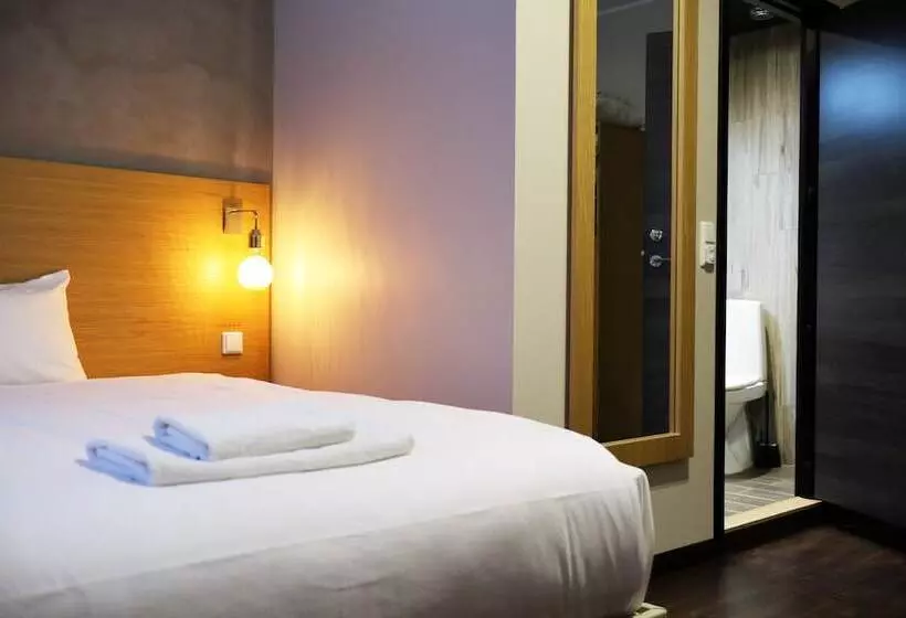 Otel Eidsvoll Express