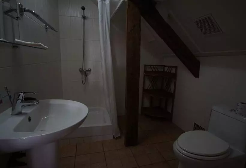 Lovasoa Cccc   Hostel