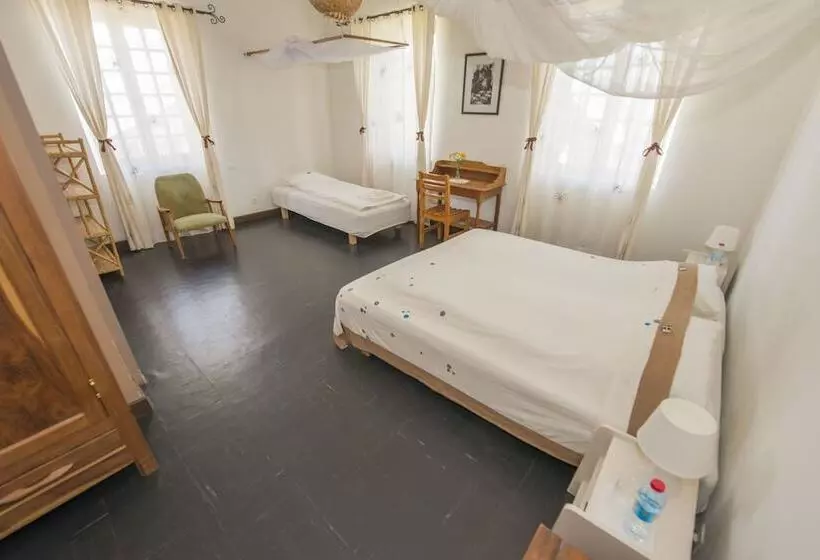 Lovasoa Cccc   Hostel