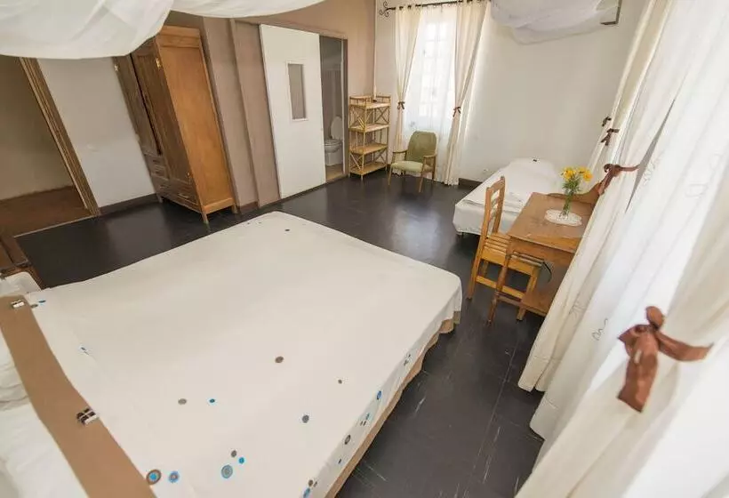 Lovasoa Cccc   Hostel