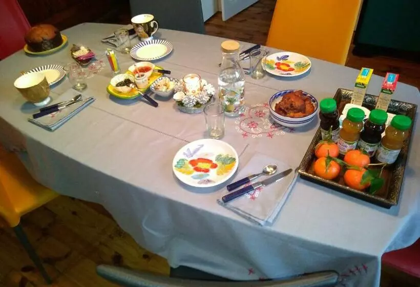 Aamiaismajoitus (B&B) Au Mange Prunes