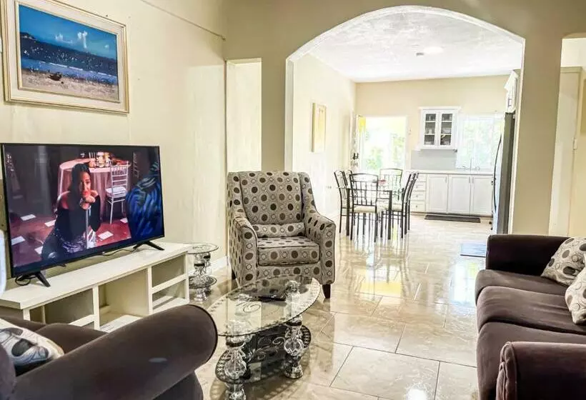 پانسیون Red Hassell Manor