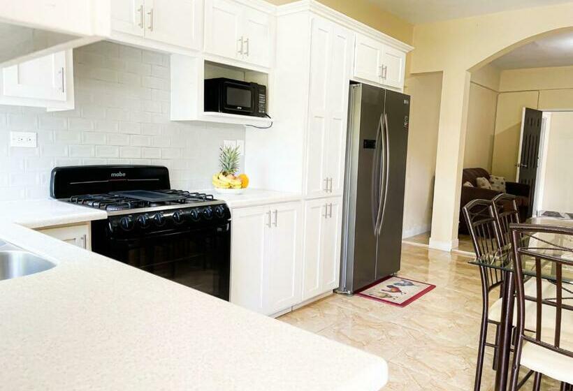 펜션 Red Hassell Manor