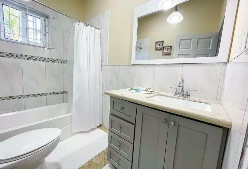 پانسیون Red Hassell Manor