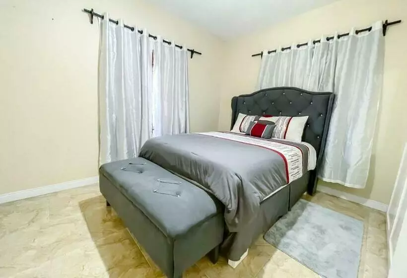 پانسیون Red Hassell Manor