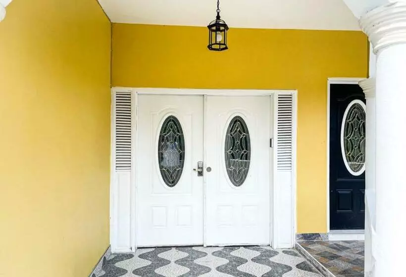 پانسیون Red Hassell Manor