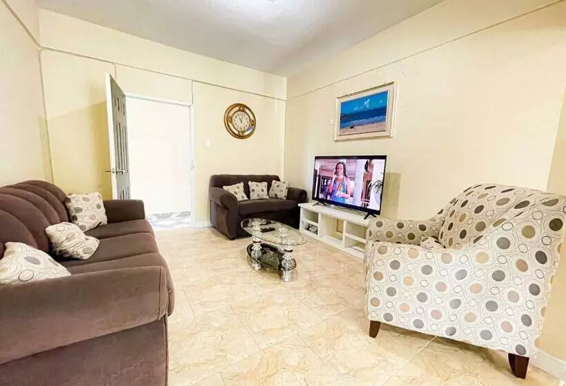 پانسیون Red Hassell Manor