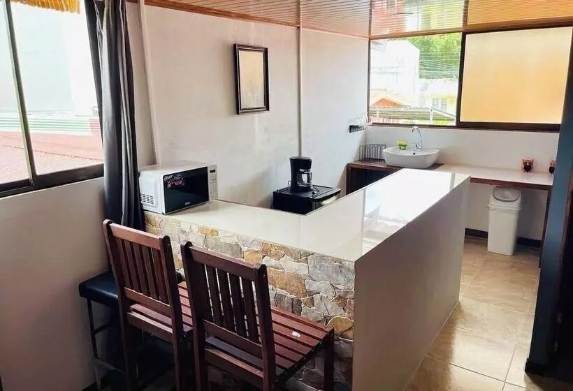 ベッドアンドブレックファースト Gufo Rooms , Apartahotel , La Fortuna Volcan Arenal