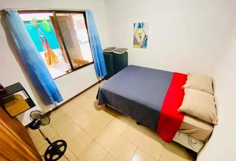 ベッドアンドブレックファースト Gufo Rooms , Apartahotel , La Fortuna Volcan Arenal